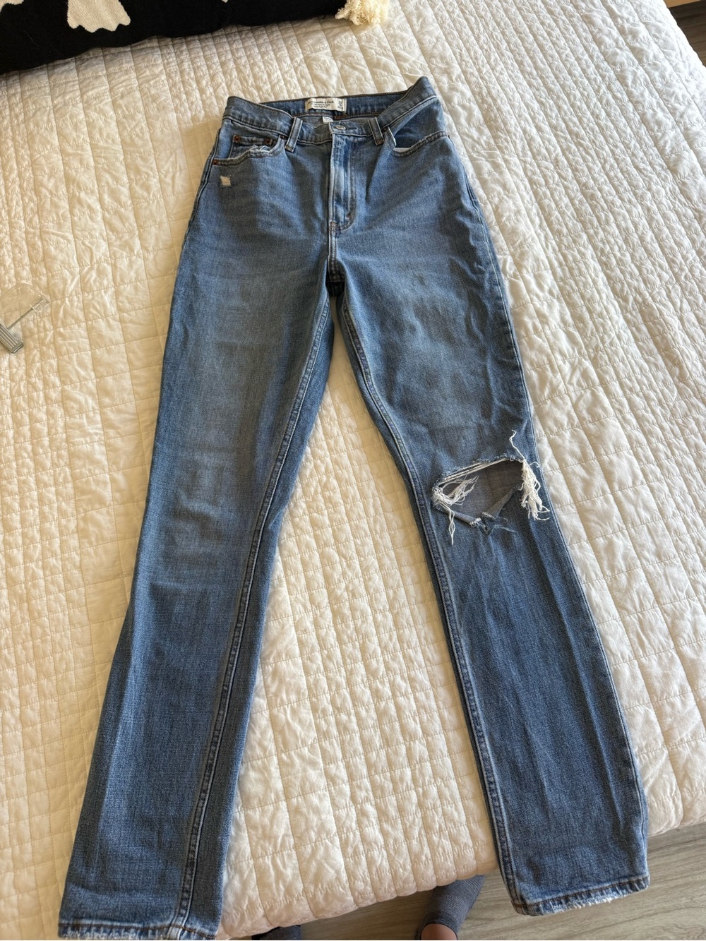 Abercrombie & Fitch High Rise Slim Straight Jeans